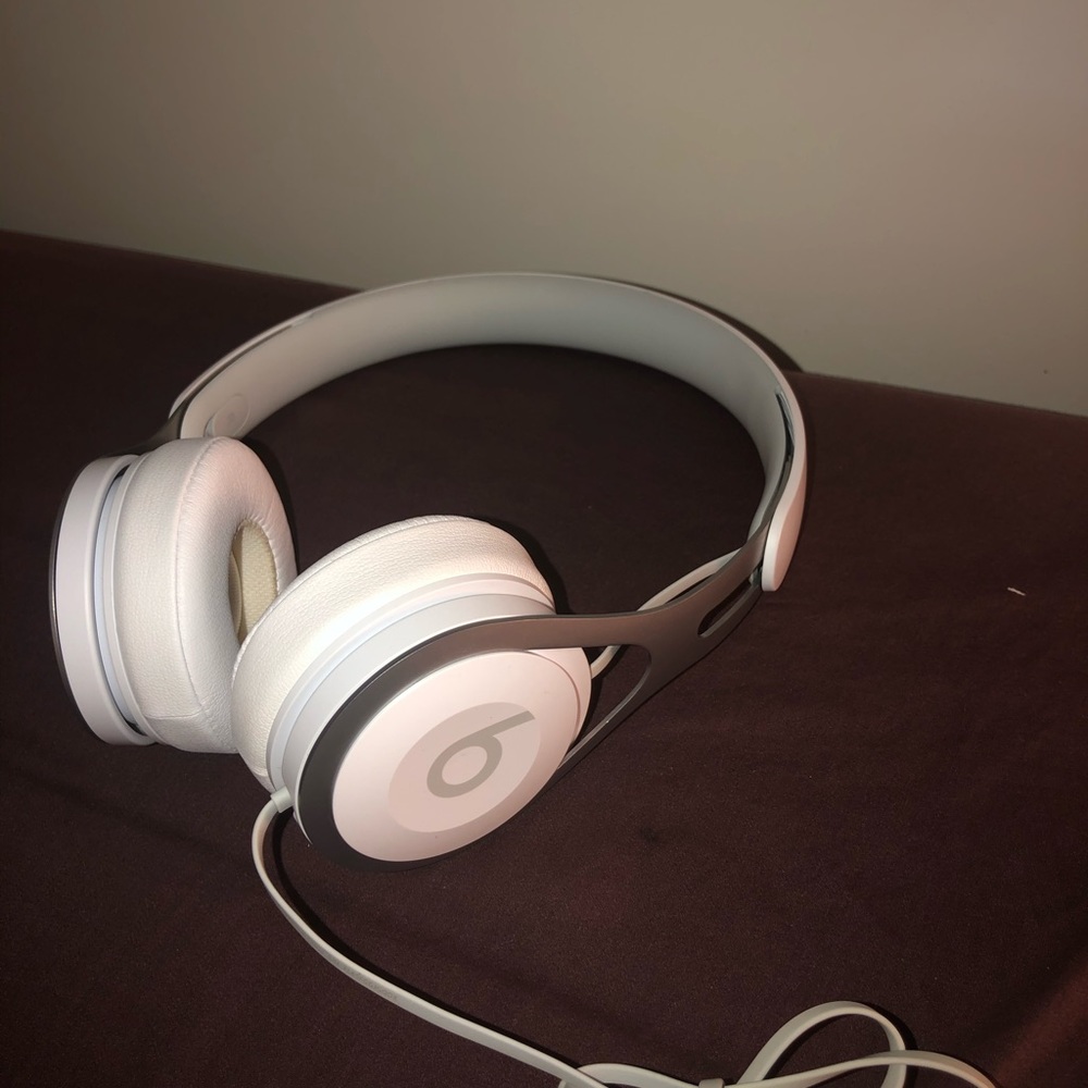 White beats EP - Picture 2 of 10